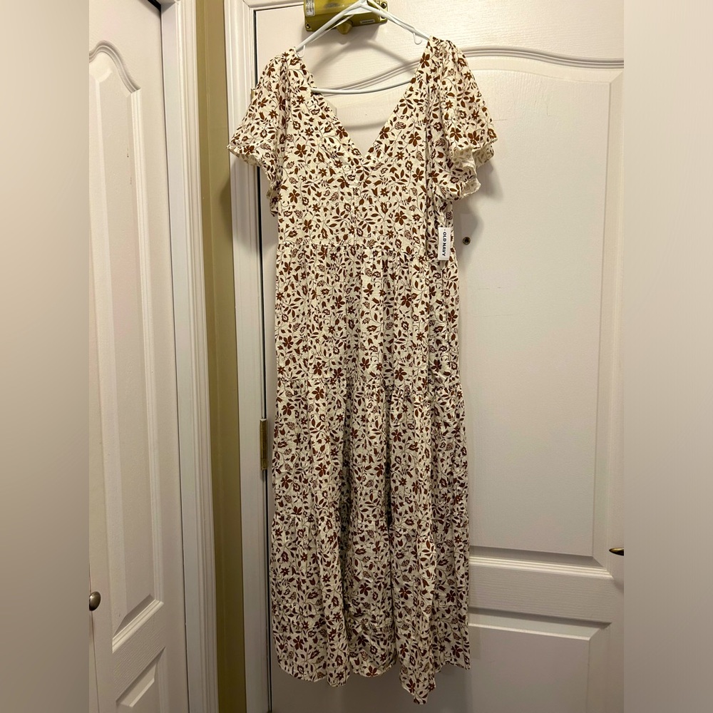 Old navy maxi dress, size large, never worn.